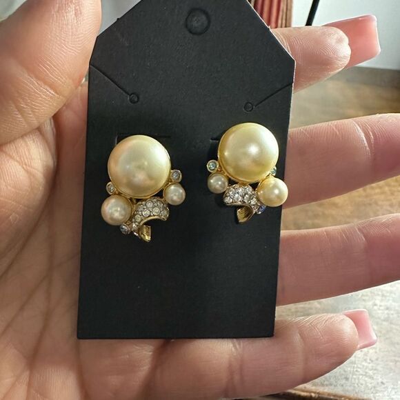 VINTAGE SWAROVSKI FAUX PEARL EARRINGS WITH SWAROVSKI - Picture 1 of 4